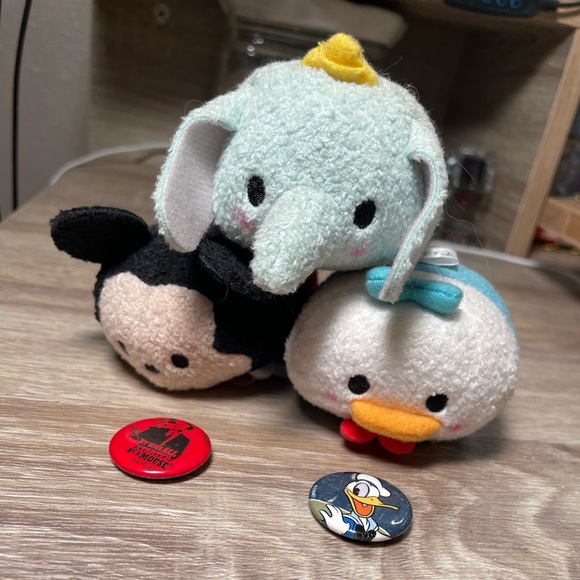 Cute Disney TsumTsum & pins ❤️💙🖤 - Picture 3 of 6